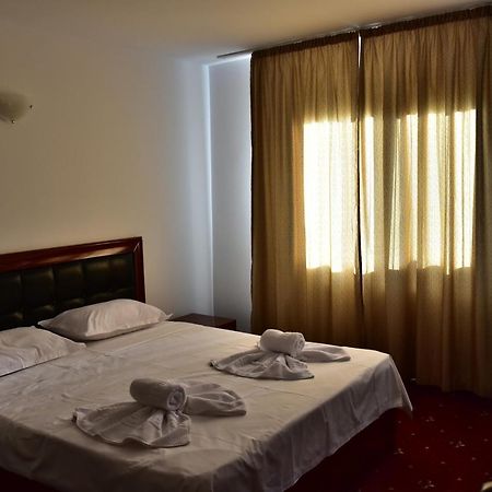 Hotel Ostrov Călimăneşti Extérieur photo