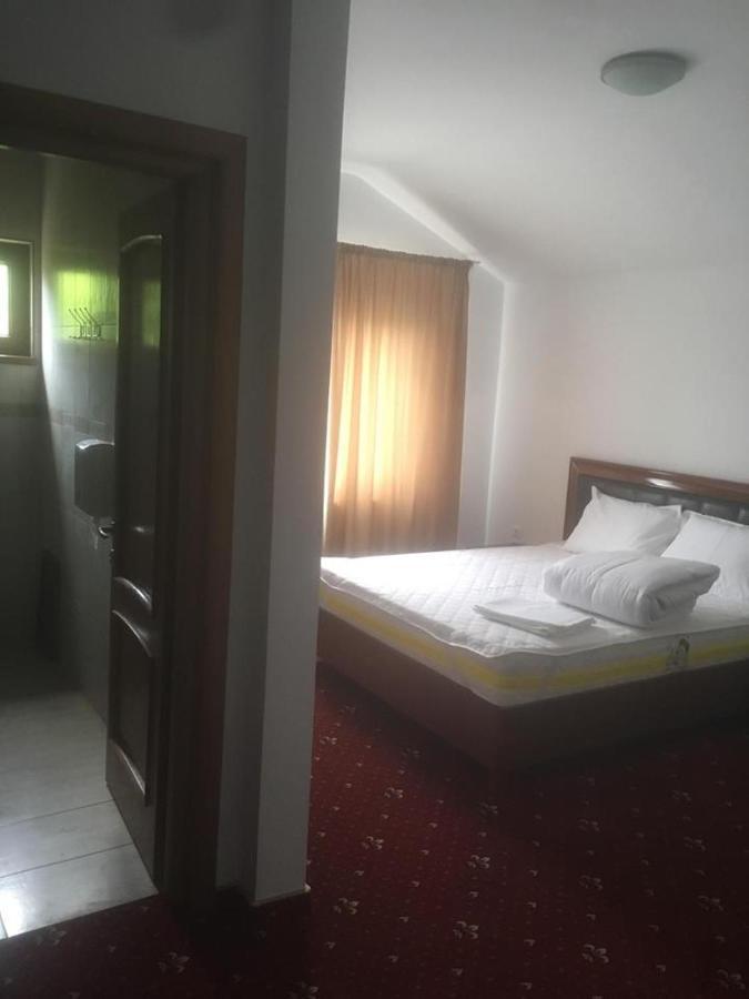 Hotel Ostrov Călimăneşti Extérieur photo