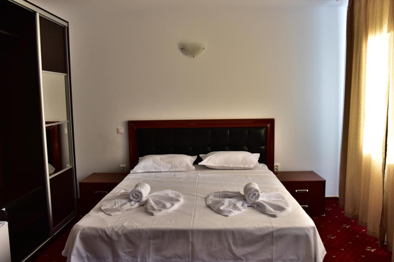 Hotel Ostrov Călimăneşti Extérieur photo