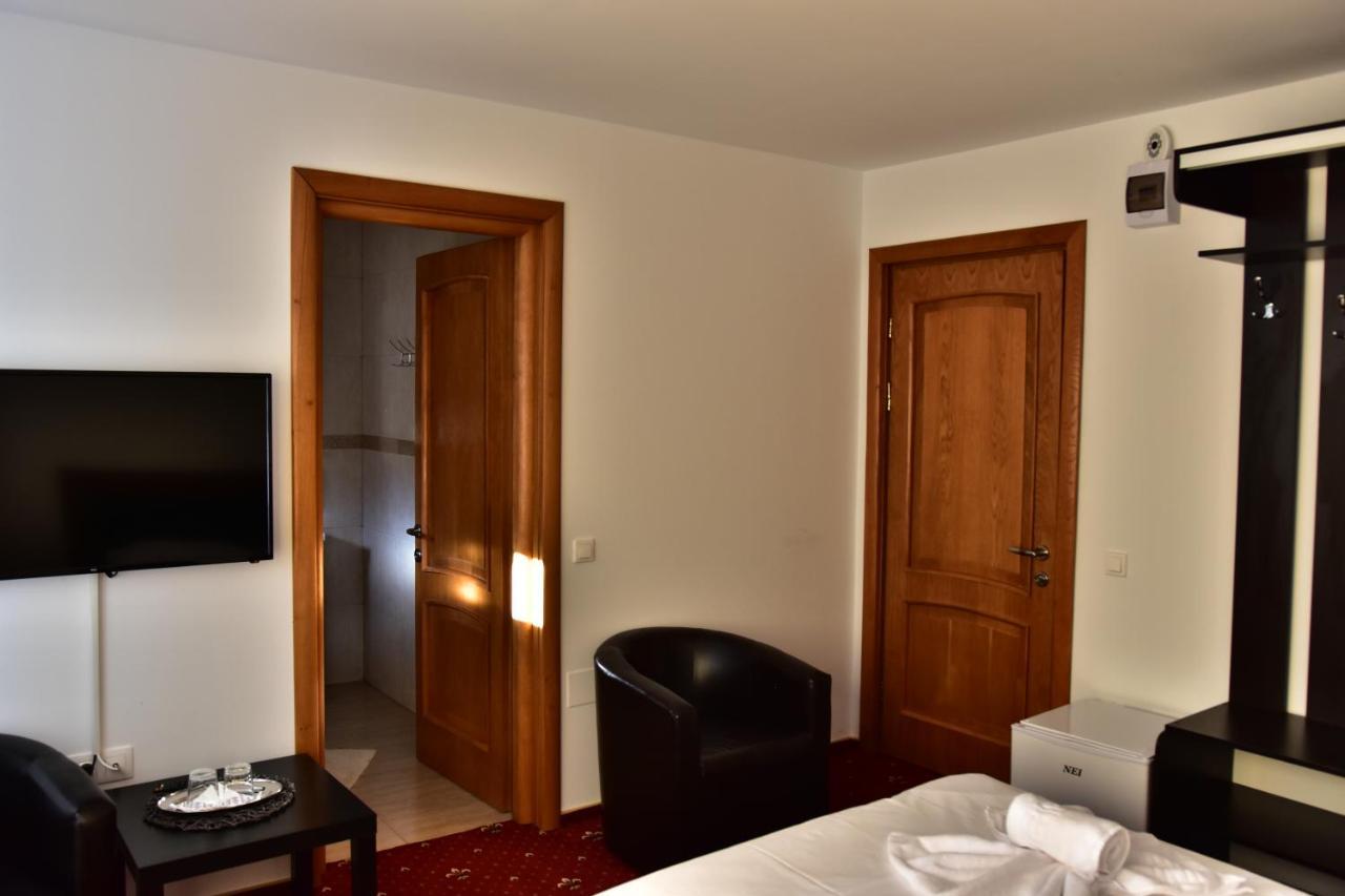 Hotel Ostrov Călimăneşti Extérieur photo