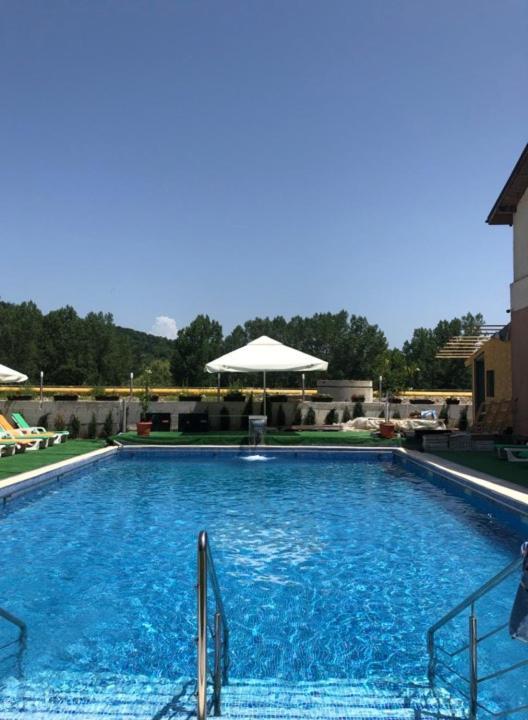 Hotel Ostrov Călimăneşti Extérieur photo