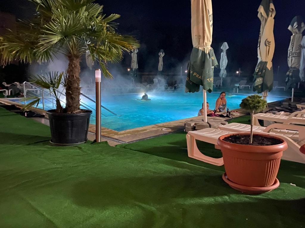 Hotel Ostrov Călimăneşti Extérieur photo