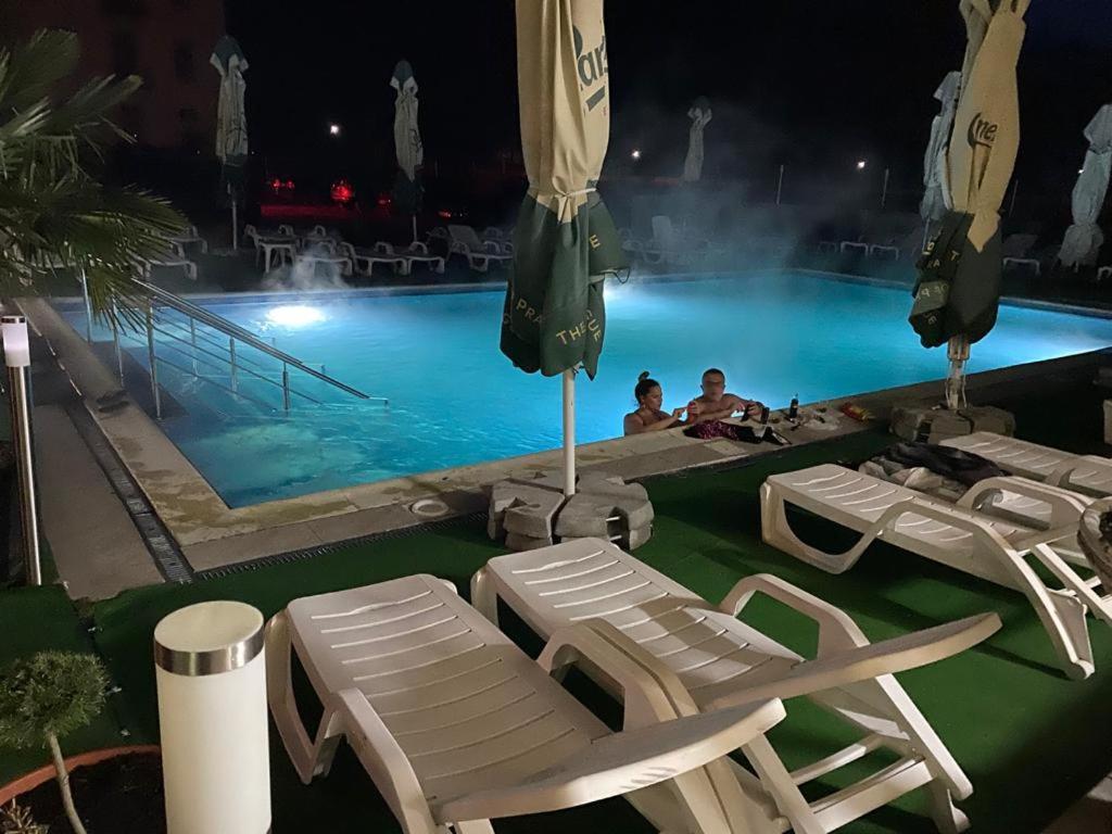 Hotel Ostrov Călimăneşti Extérieur photo