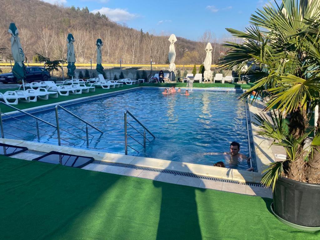 Hotel Ostrov Călimăneşti Extérieur photo