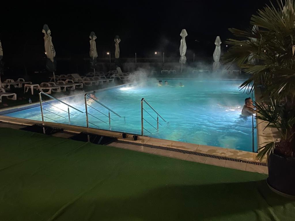 Hotel Ostrov Călimăneşti Extérieur photo